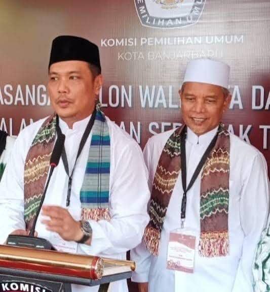 Aditya dan Said Abdullah saat di KPU Banjarbaru