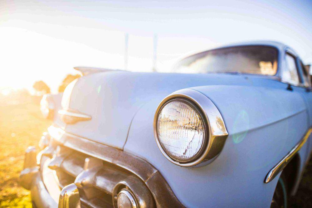 ilustrasi headlamp pada mobil (pexels.com/caleboquendo)
