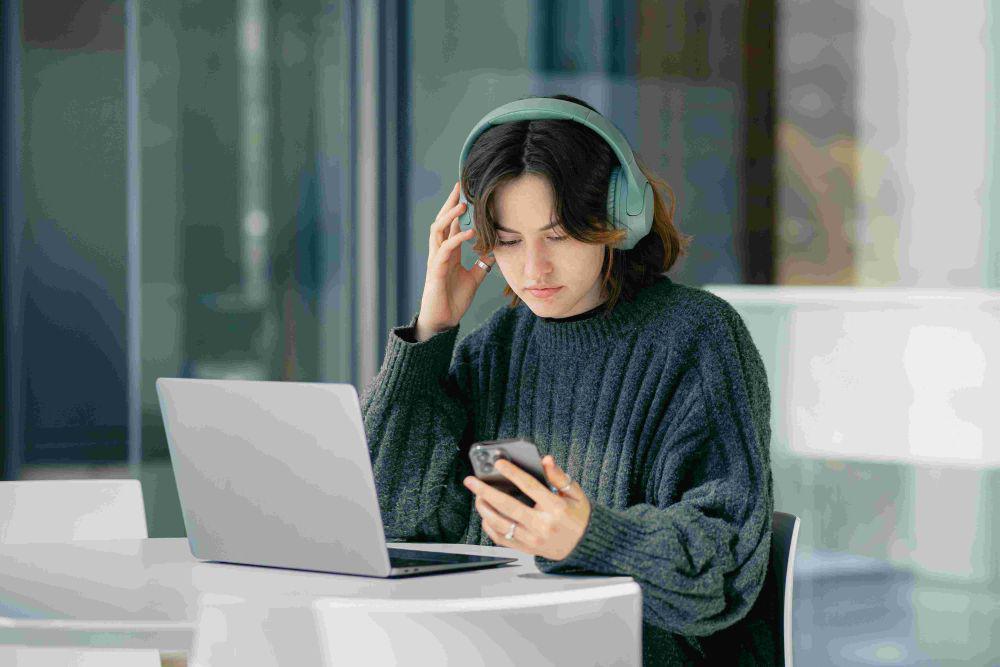 5 Gadget Wajib agar Kerja Remote Tetap Nyaman dan Efisien