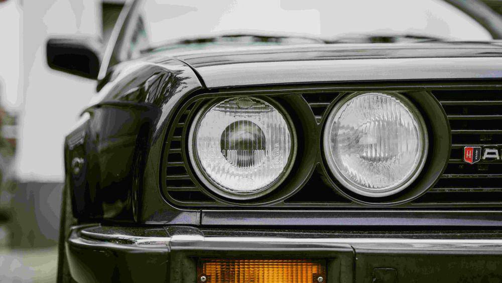 ilustrasi headlamp pada mobil (pexels.com/wijs-wise)