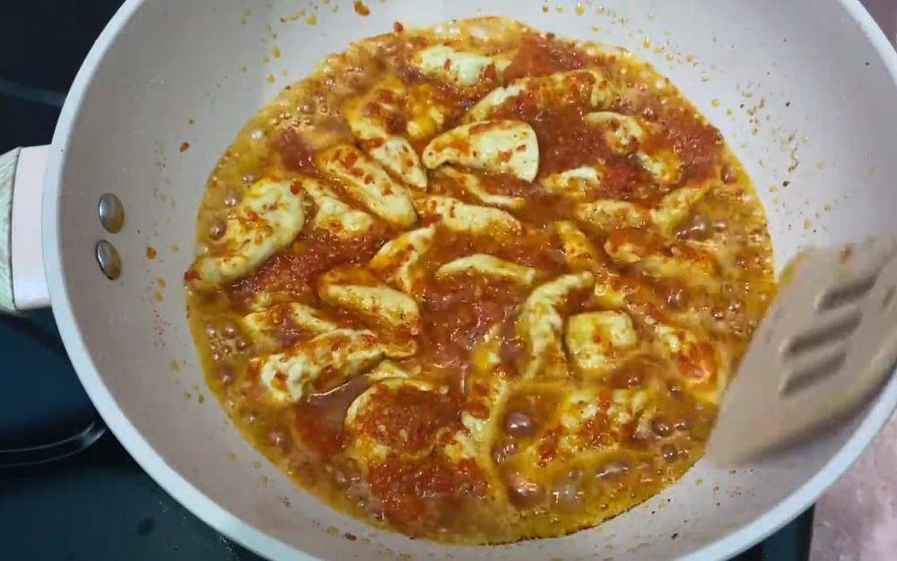 ilustrasi memasak otak-otak balado (YouTube.com/Ruri Aprilia)