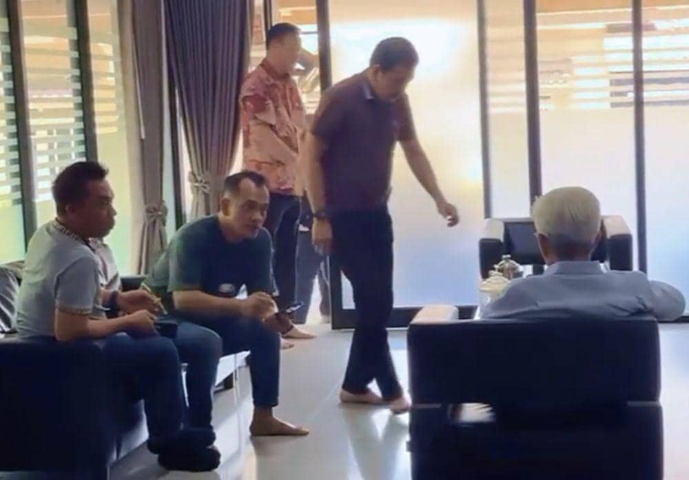 Kadinsos Sumsel Mirwansyah diduga berada di kediaman Calon Gubernur Sumsel, Mawardi Yahya (Dok: istimewa)