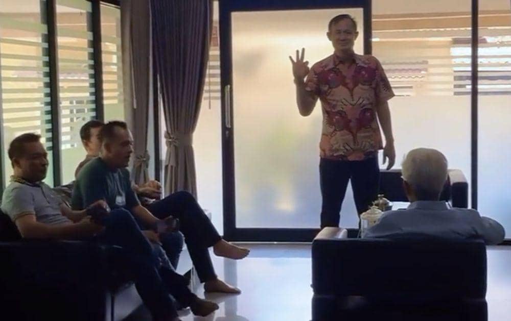 Kadinsos Sumsel Mirwansyah diduga berada di kediaman Calon Gubernur Sumsel, Mawardi Yahya (Dok: istimewa)