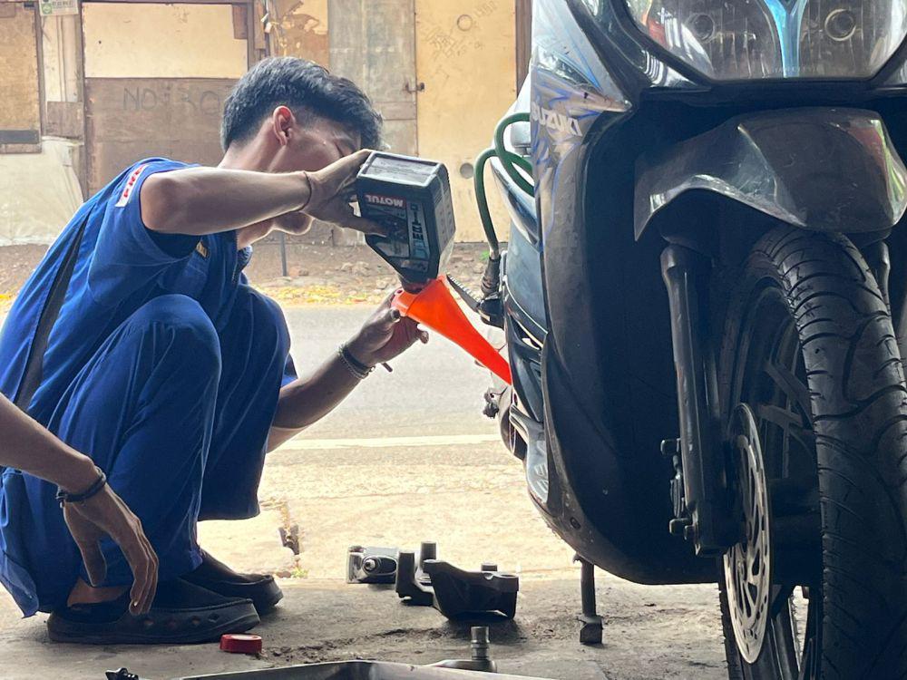 Mencampur Oli dengan Minyak Goreng Bikin Performa Mesin Lebih Agresif?