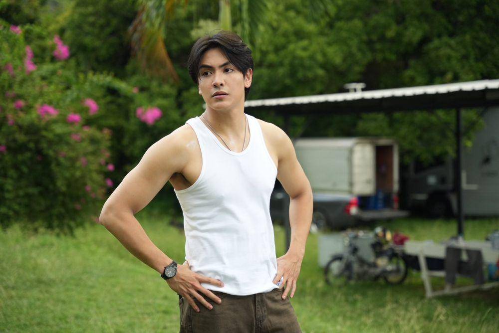 Joong Archen dalam cuplikan serial The Heart Killers (x.com/HeartKillerTH)