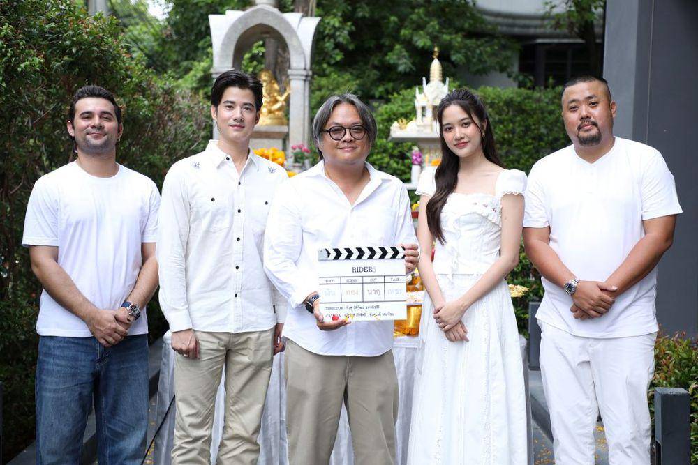potret bersama sutradara dan para pemain film Rider (instagram.com/sahamongkolfilm)