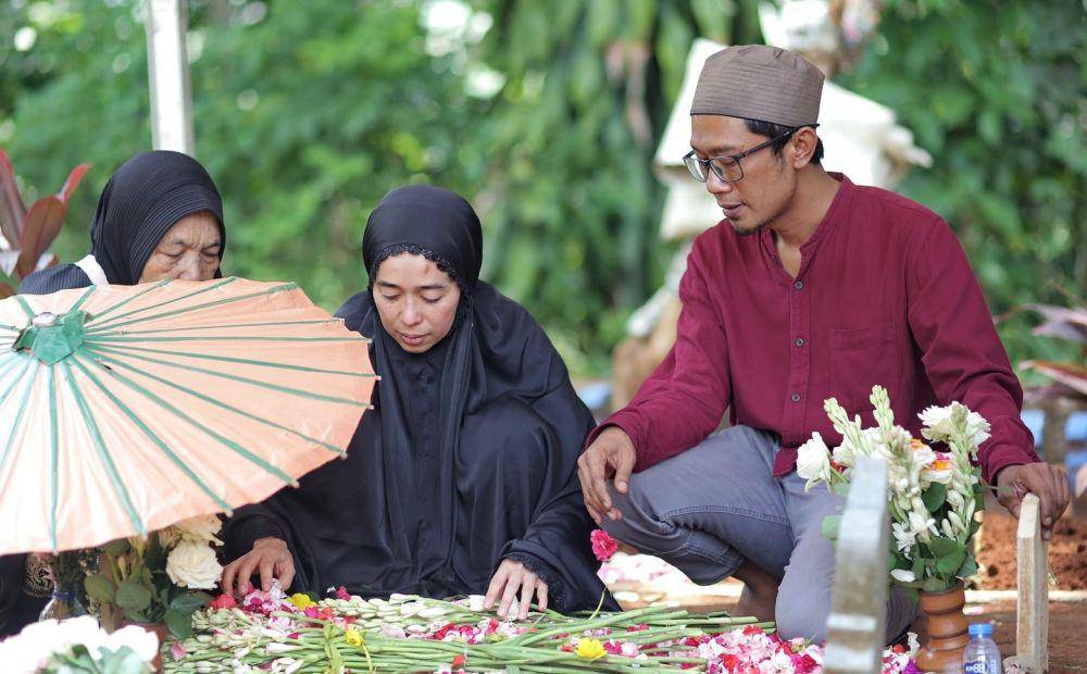 potret pemakaman putra Uwok Matta Band (instagram.com/matta.band)