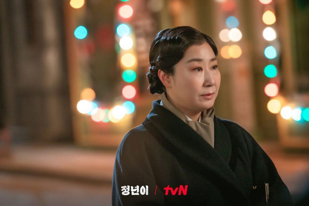 7 Kasih So Bok sebagai Ibu Maeran di Jeongnyeon: The Star is Born