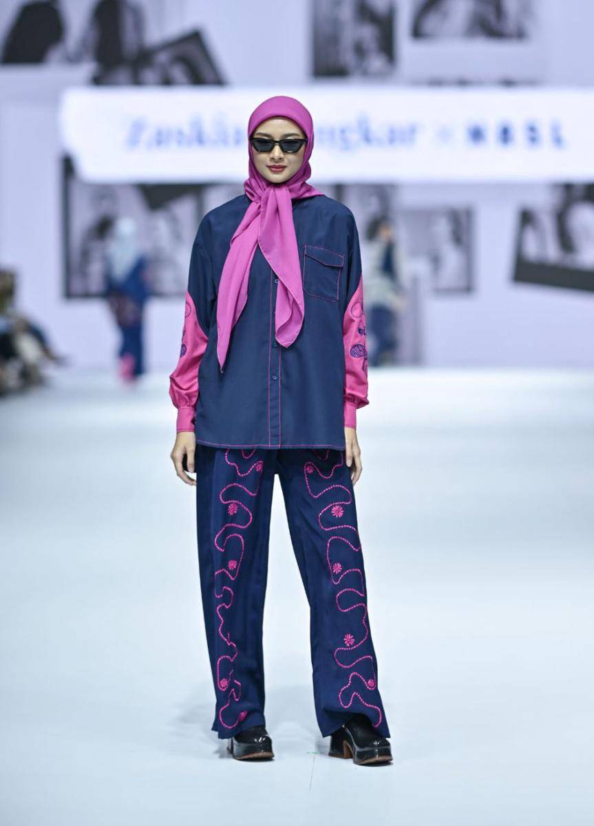 koleksi Zaskia Sungkar X NASL di JFW 2025 (dok. Jakarta Fashion Week/Dandy Hendrata)