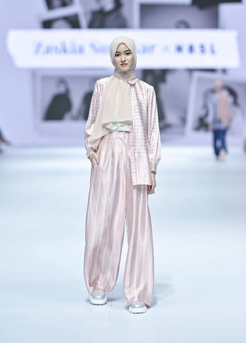 koleksi Zaskia Sungkar X NASL di JFW 2025 (dok. Jakarta Fashion Week/Dandy Hendrata)