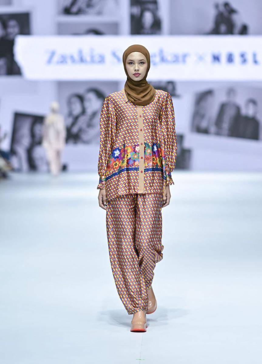 koleksi Zaskia Sungkar X NASL di JFW 2025 (dok. Jakarta Fashion Week/Dandy Hendrata)