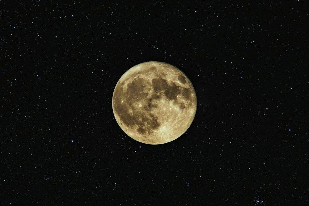 ilustrasi Bulan (unsplash.com/Neven Krcmarek)