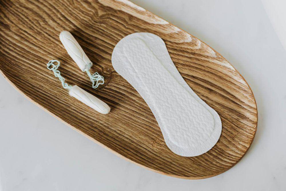 ilustrasi pembalut menstruasi dan tampon (pexels.com/karolina-grabowska)