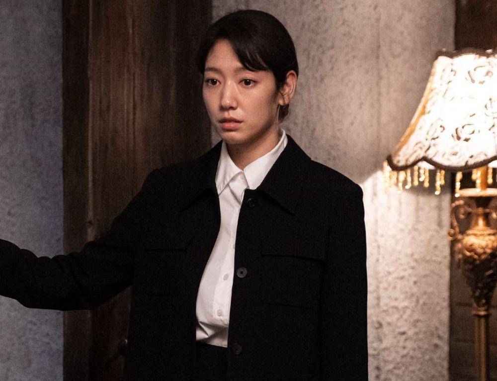 potret Park Shin Hye sebagai Kang Bit Na di The Judge from Hell (instagram.com/sbsdrama.official)