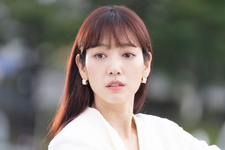 4 Effort Park Shin Hye untuk The Judge from Hell, Kenakan 300 Kostum