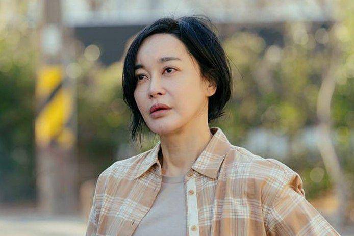 Kwon Jung Hee (Kim Hye Eun) dalam drama Family by Choice (dok. JTBC/Family by Choice)