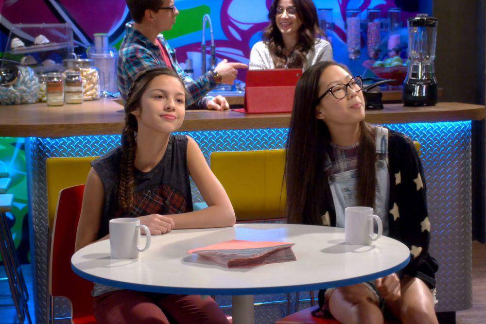 cuplikan adegan yang diperankan oleh Olivia Rodrigo dalam Bizaardvark (dok. It's a Laugh Productions/Bizaardvark)