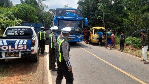 Angkot Terjun ke Jurang di Jalinsum Musi Rawas, 1 Penumpang Tewas