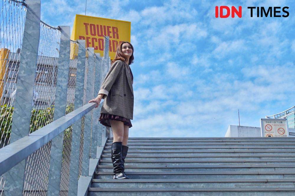 Outfit Aaliyah Masaid saat berkunjung ke Jepang (IDN Times/Gilang Pandutanaya)