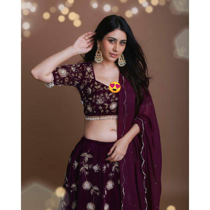 Warina Hussain (instagram.com/warinahussain)