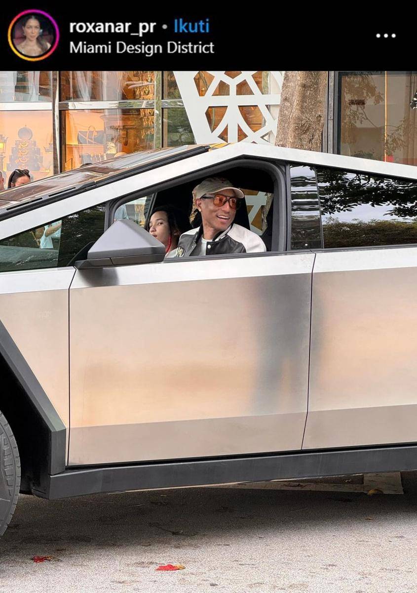 potret artis punya Tesla Cybertruck (instagram.com/roxanar_pr)