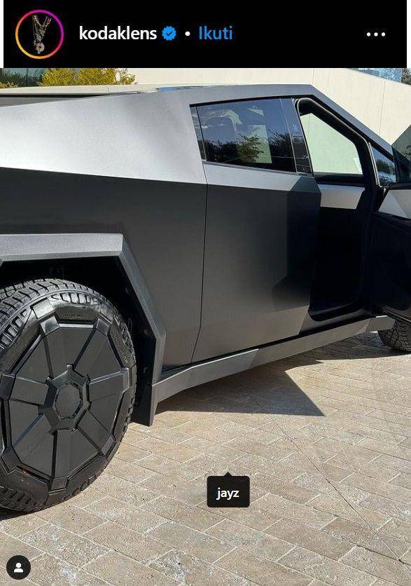 potret artis punya Tesla Cybertruck (instagram.com/kodaklens)