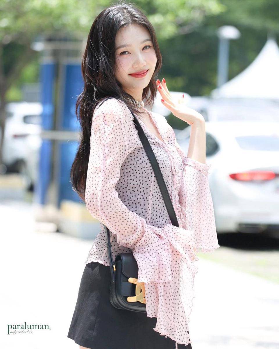 casual outfit tema soft pink ala Joy Red Velvet (instagram.com/_imyour_joy)