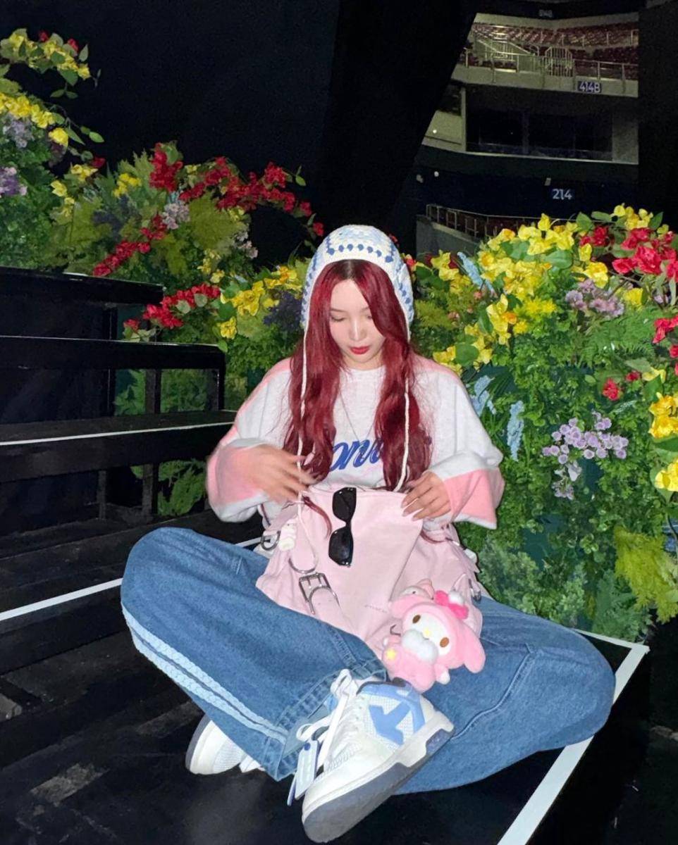 casual outfit tema soft pink ala Joy Red Velvet (instagram.com/_imyour_joy)