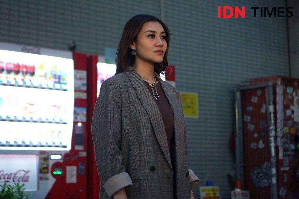 Outfit Aaliyah Masaid saat berkunjung ke Jepang (IDN Times/Gilang Pandutanaya)