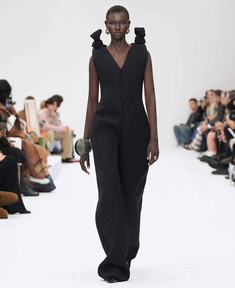 koleksi Acne Studios di SS25 Paris Fashion Week (instagram.com/acnestudios)