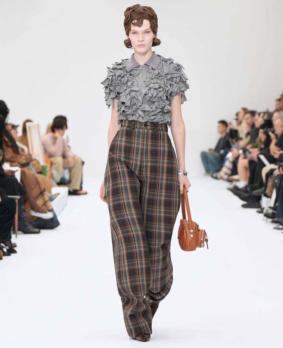 koleksi Acne Studios di SS25 Paris Fashion Week (instagram.com/acnestudios)