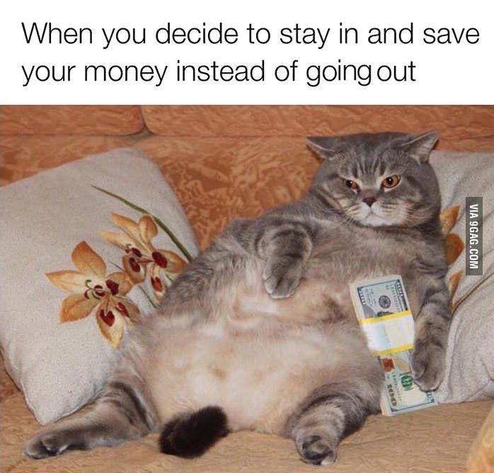 meme mending diam di rumah (x.com/GioBeatsYou)