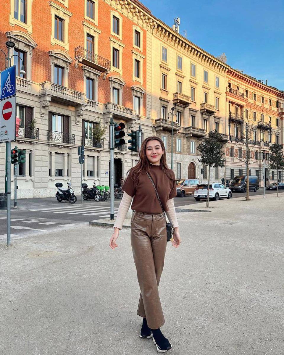 inspirasi OOTD earth tone ala Aaliyah Massaid (instagram.com/aaliyah.massaid)