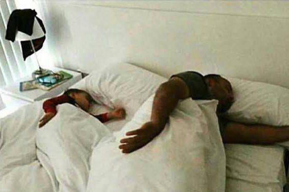 foto lucu bapak jagain bayi tidur (x.com/_MakdShelby)