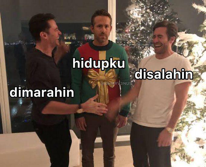 9 Meme Terimpit Dua Keadaan, Gak Ada yang Mending Sama Sekali!