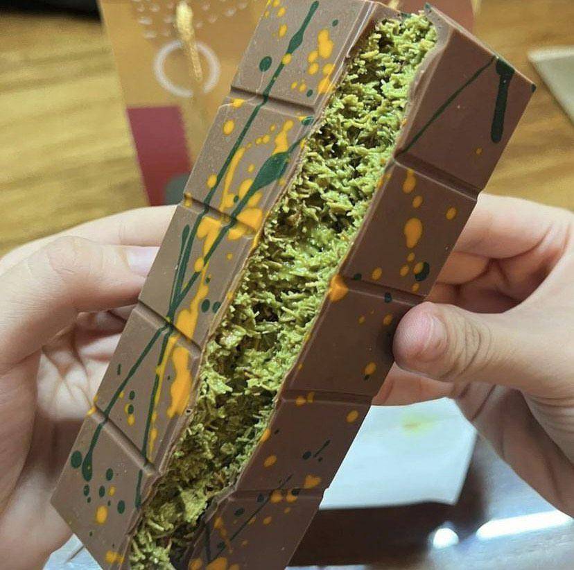 cokelat dubai (instagram.com/coklatdubaisby)
