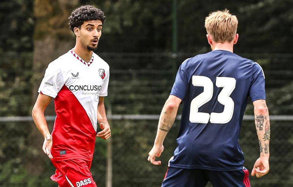 Zidane Iqbal (jersei merah putih) saat bermain untuk FC Utrecht. (instagram.com/fc_utrecht)