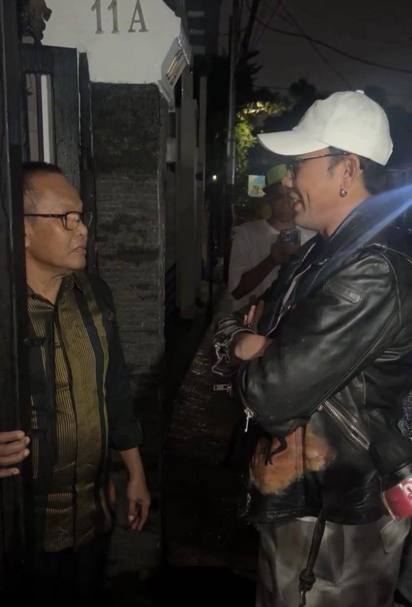 potret Denny Sumargo datangi rumah Farhat Abbas (Instagram.com/sumargodenny)