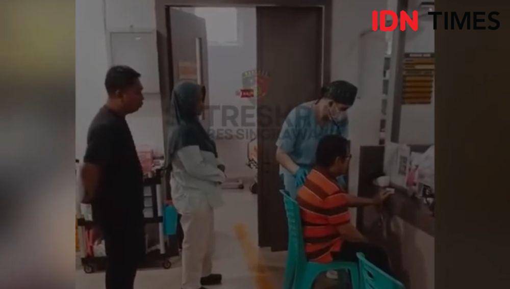 Tersangka cabul, dewan Singkawang diperiksa kesehatannya. (IDN Times/istimewa).