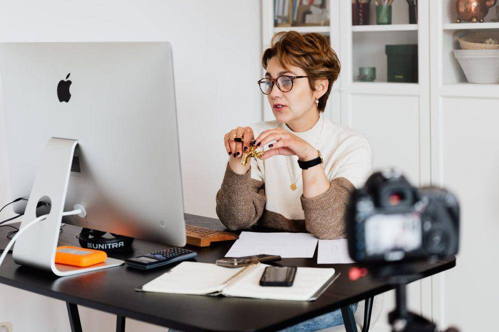 Ilustrasi freelancer (pexels.com/Photo By: Kaboompics.com)