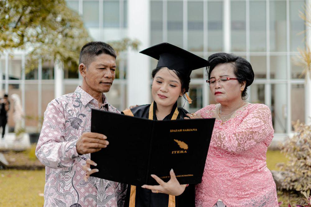5 Pesan bagi yang Sedang Berjuang Membahagiakan Orangtua, Kamu hebat!