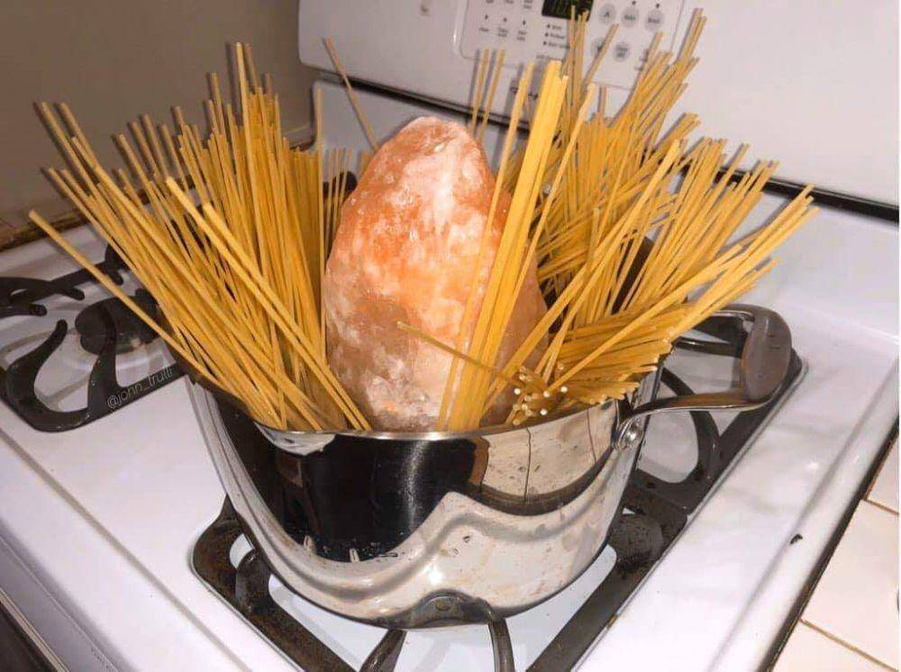 momen lucu saat masak spageti (reddit.com/Girthymurphy420)