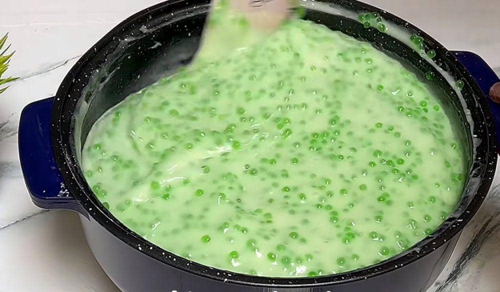 ilustrasi memasak kue cente pisang mutiara pandan (YouTube.com/HOBI MASAK)