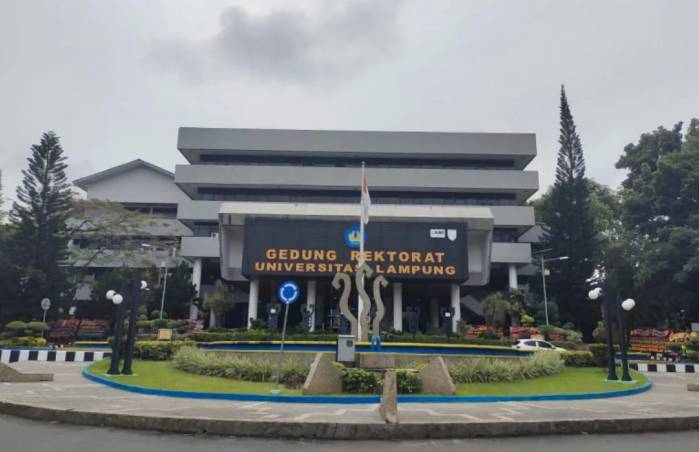 Gedung Rektorat Universitas Lampung. Jumat. (22/1/2021). (ANTARA/Dian Hadiyatna)