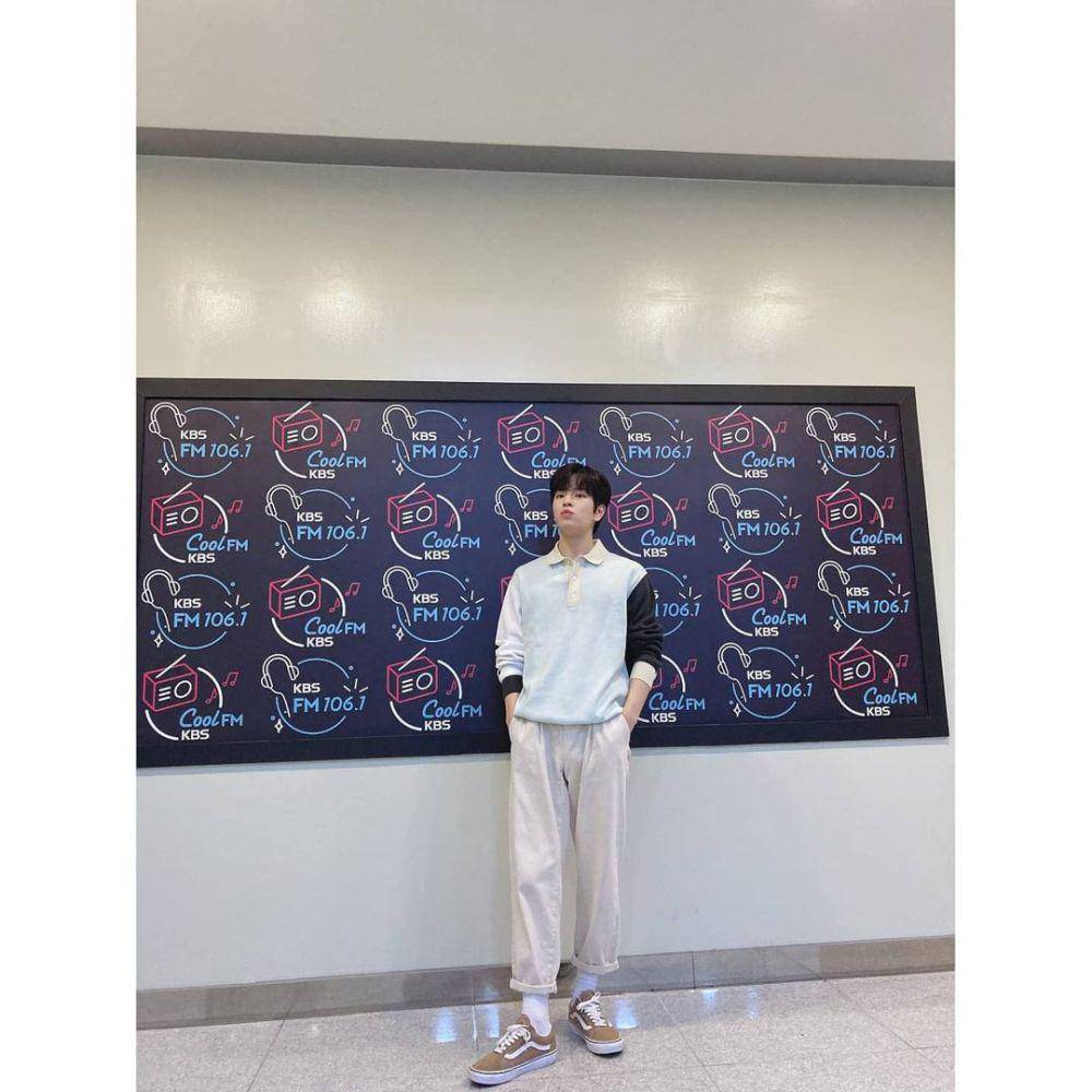 outfit kasual ala Seungmin Stray Kids (instagram.com/realstraykids)