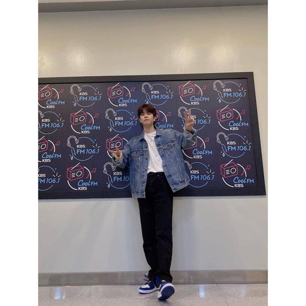 outfit kasual ala Seungmin Stray Kids (instagram.com/realstraykids)