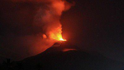 Gunung Lewotobi Laki-Laki di NTT Meletus, 10 Orang Tewas