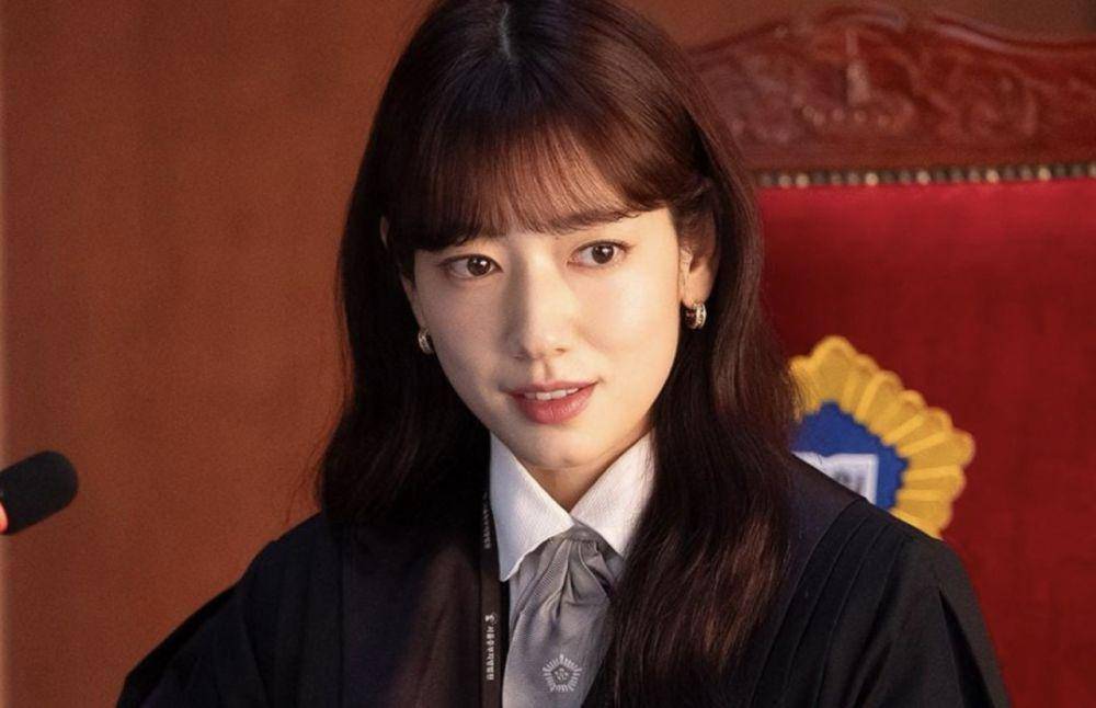 Park Shin Hye di drama The Judge from Hell (instagram.com/sbsdrama.official)
