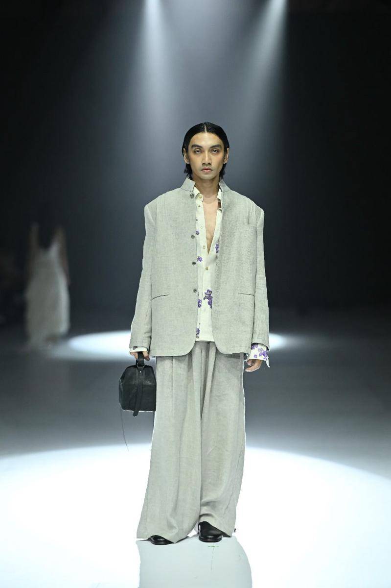 Koleksi Tanah Le Sae di JFW 2025. 24 Oktober 2024. (Jakarta Fashion Week / Dandy Hendrata)