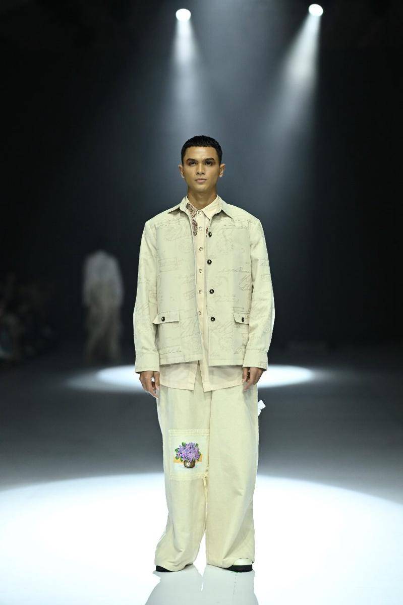 Koleksi Tanah Le Sae di JFW 2025. 24 Oktober 2024. (Jakarta Fashion Week / Dandy Hendrata)